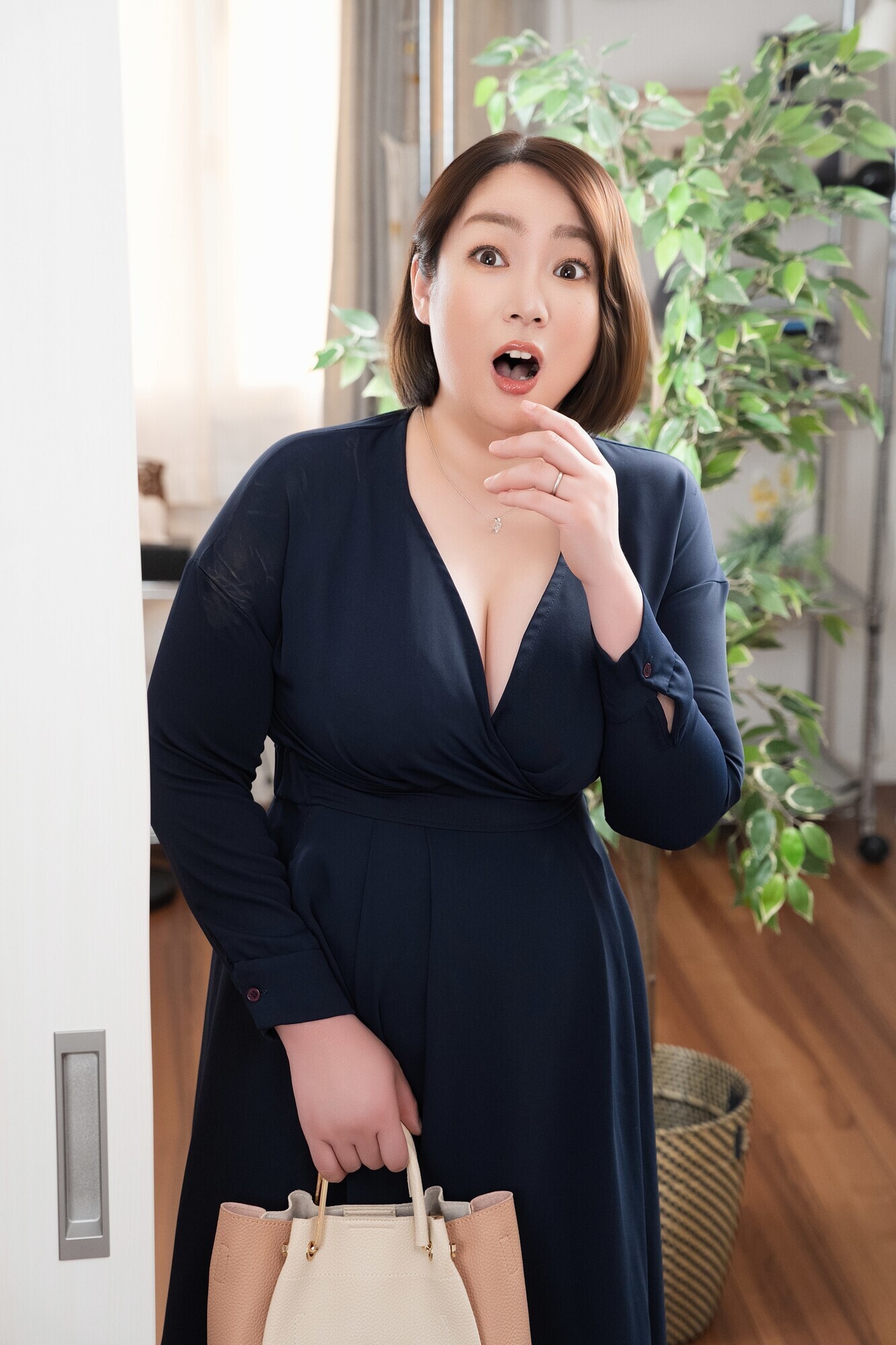 デリヘルを呼んだら女上司!エッチな副業に部下の鬼ピストンでイキまくり!! 佐久間泉 画像9