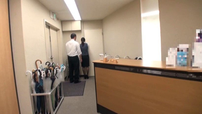 お仕事中にお邪魔して・・・ 都内商社勤務23歳 美月さん(仮名) 画像19