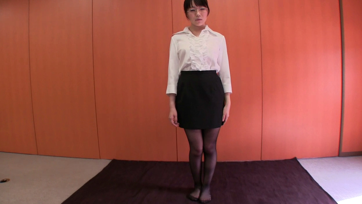 会社に内緒でパンツを売る女 OL 宮崎由麻 画像1