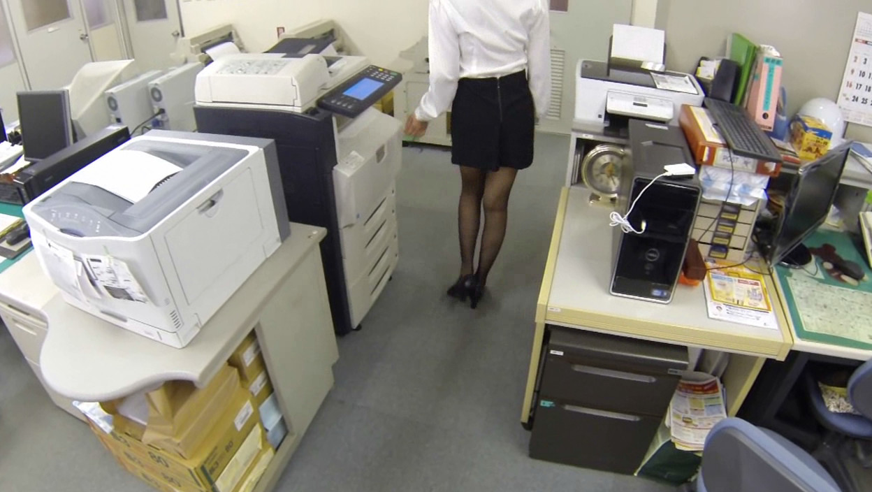 妄想パンツ オフィスで部下に指示を出したらパンチラしまくりの巻 画像6