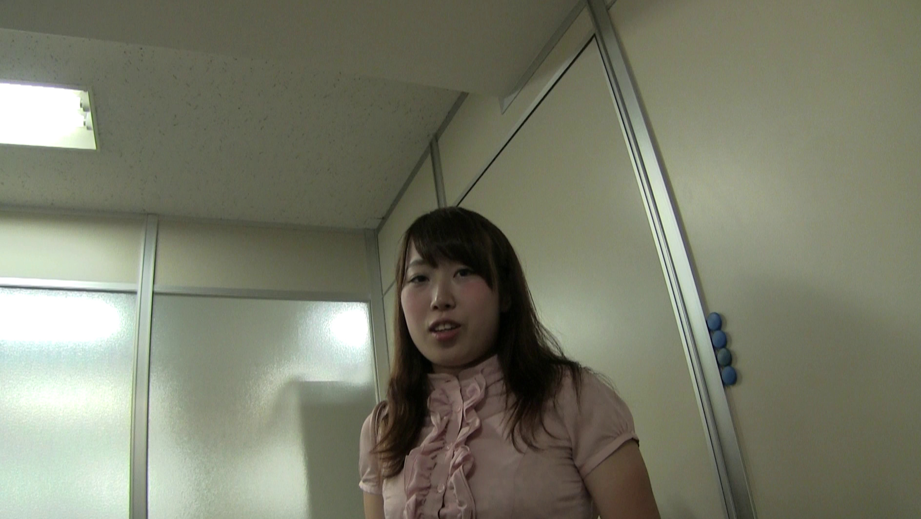 会社に内緒でパンツを売ってマ●コを見せる女 OL・川奈梨香子
