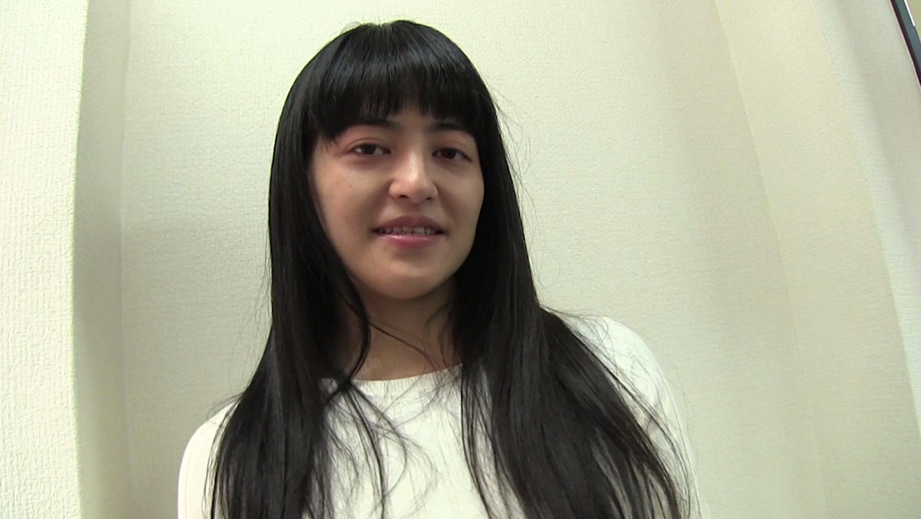 【エロ動画】会社に内緒でパンツを売ってマ●コを見せる女 OL・優希絵理奈
