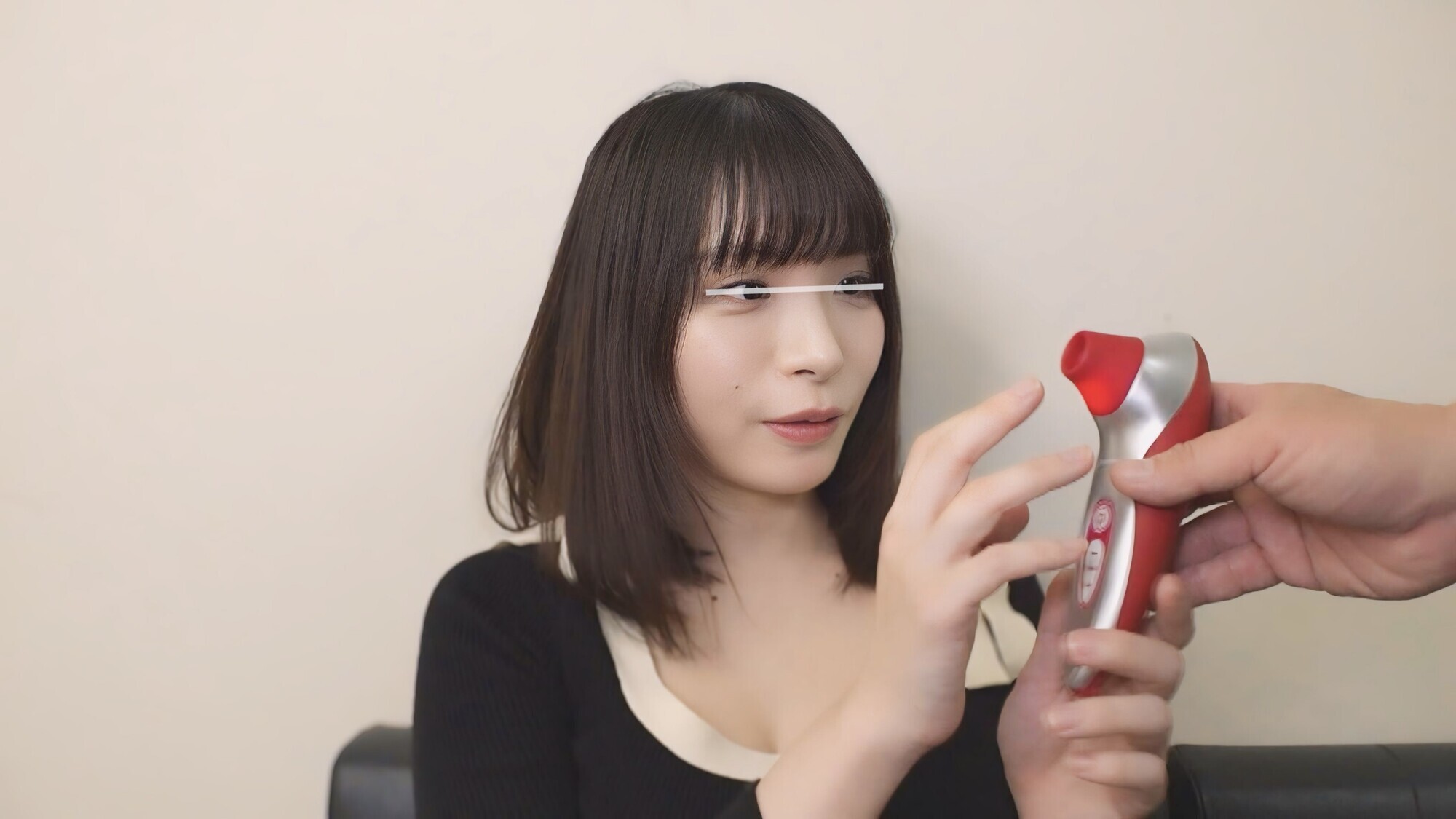 【配信限定】性器の大勝負！！巷で話題の吸うヤツVSデカチン18cmどっちが気持ちイイのか？生検証 ウーマ●イザーもデカいおち●ちんも両方試してもろて謝礼は金一封ともれなく中出し vol.02