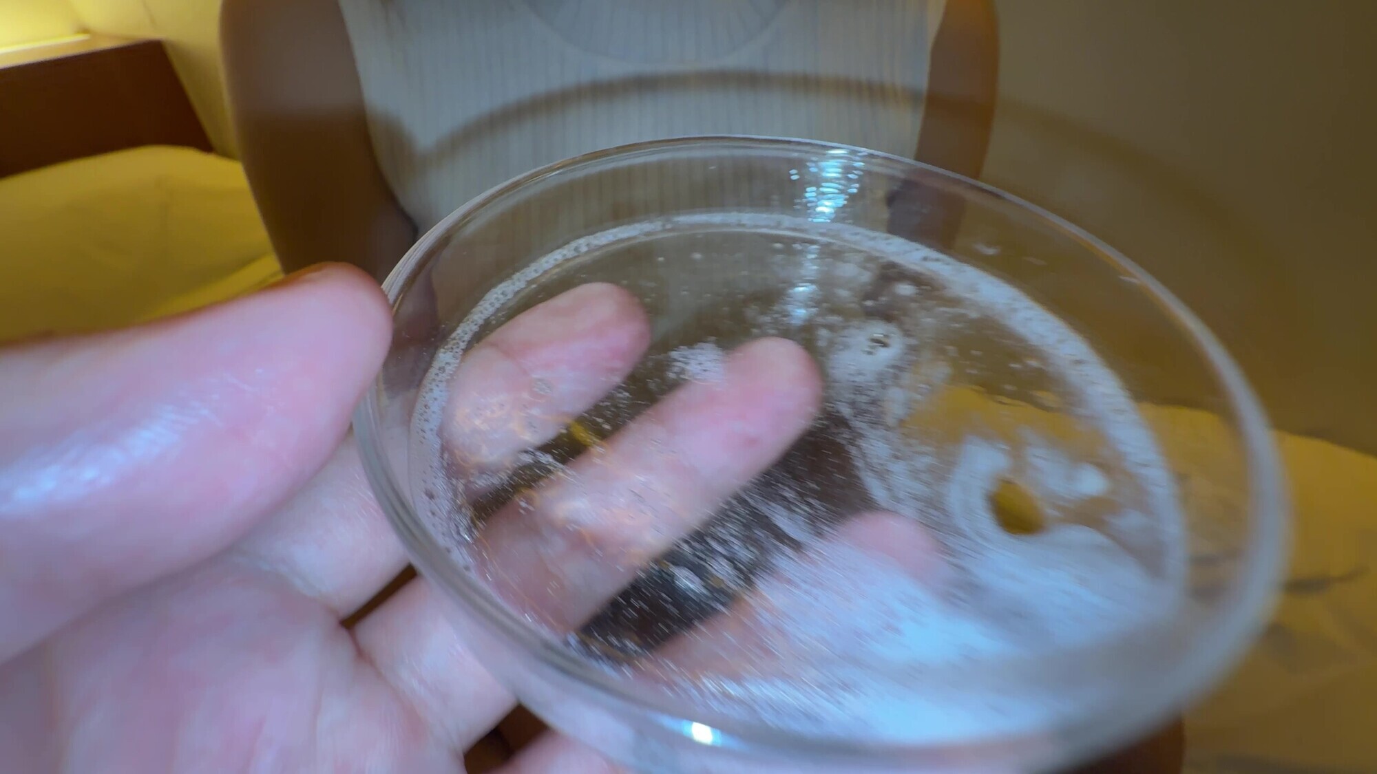 【個人撮影】赤城穂波の舌ブラシで「汚舌苔」採取