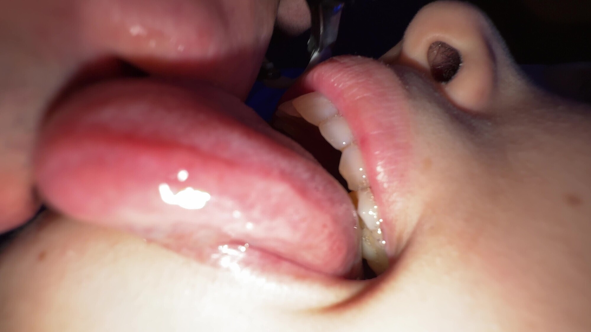 【個人撮影】横山夏希の肉厚舌ディープキス＆ツバ鼻吸い 画像3