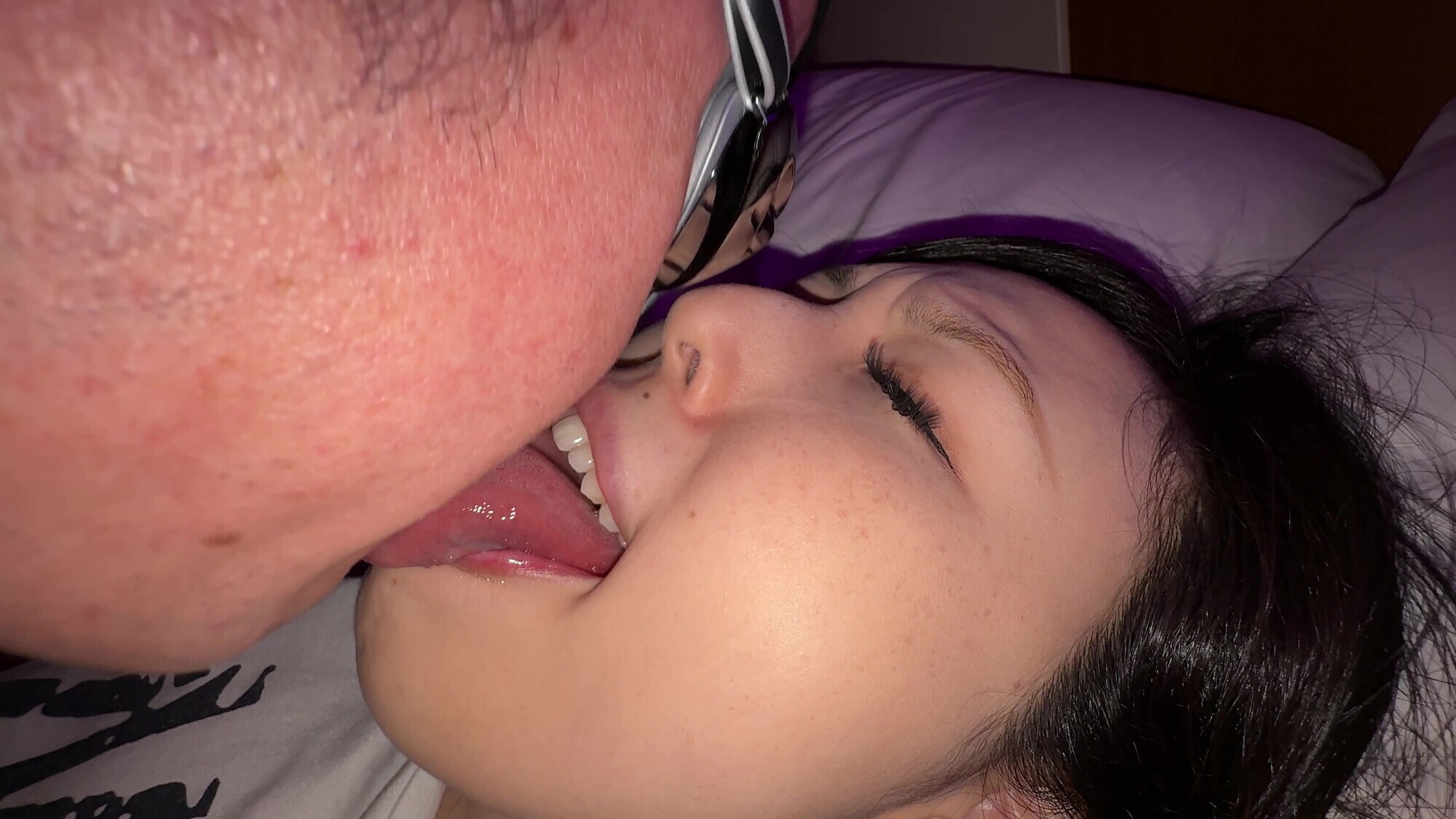 【個人撮影】横山夏希の肉厚舌ディープキス＆ツバ鼻吸い 画像8