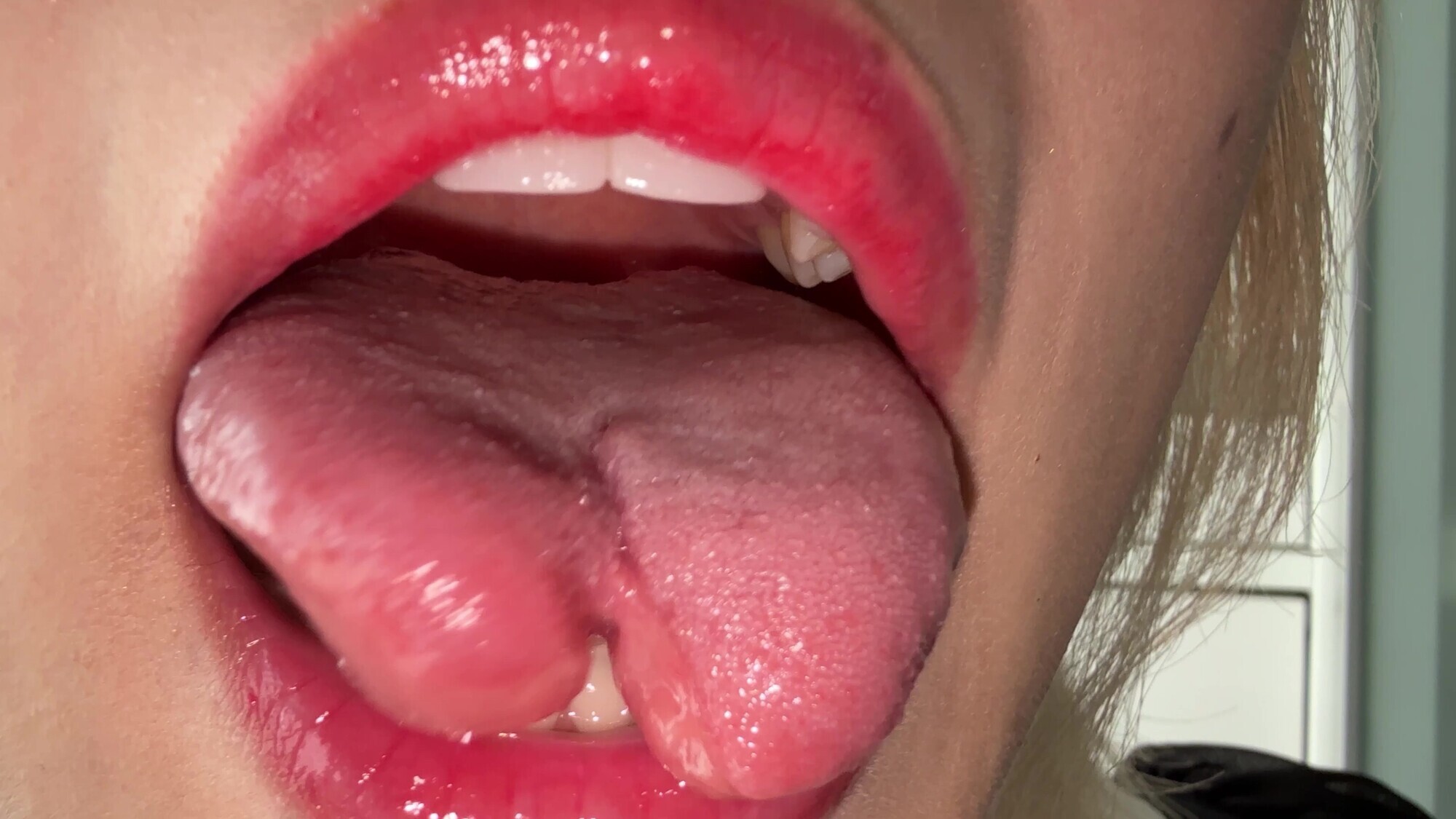 【個人撮影】安堂はるの 舌ブラシで「汚舌苔」採取 画像3