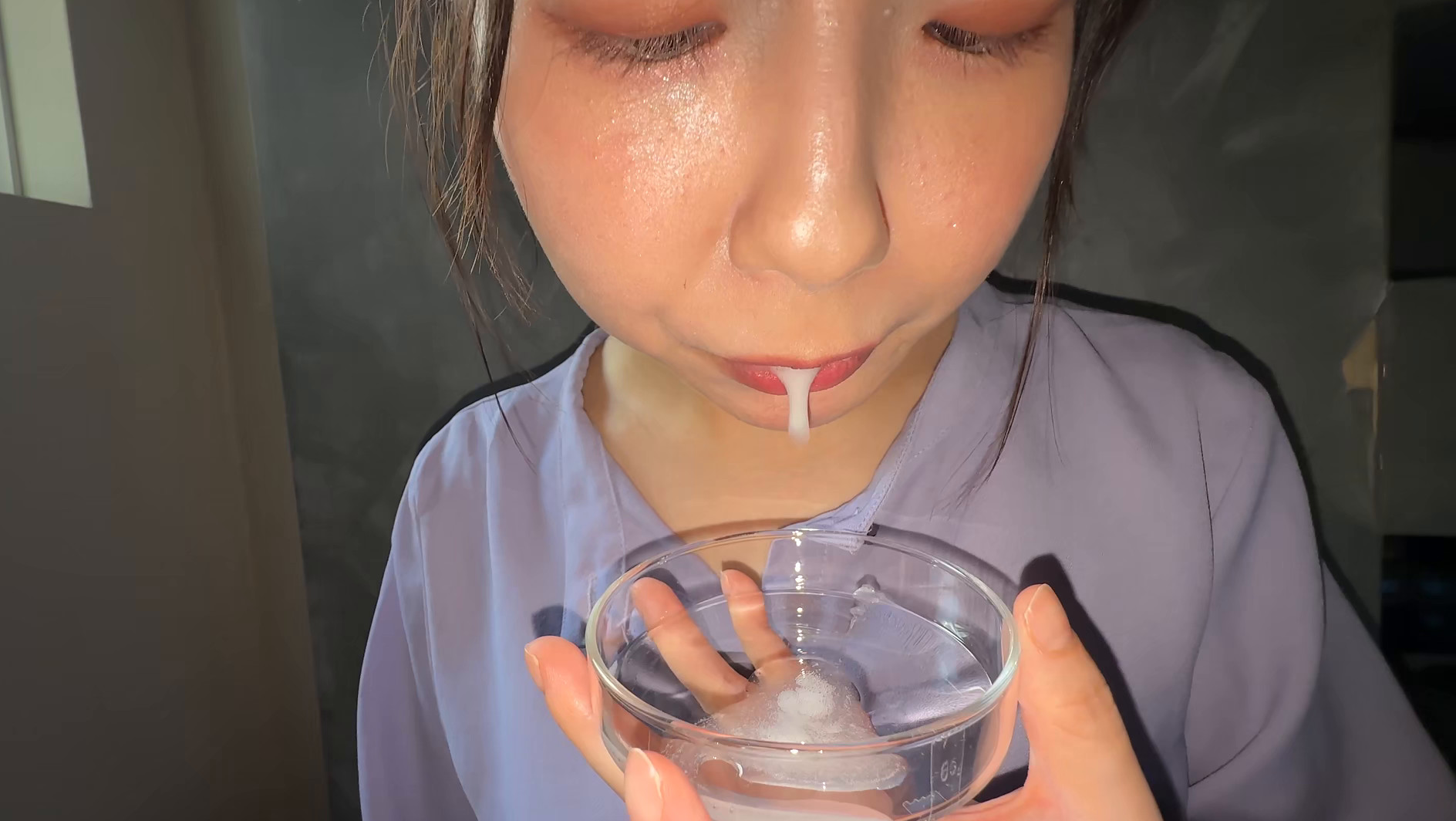 【個人撮影】谷田かりなの舌ブラシで「汚舌苔」採取 画像8