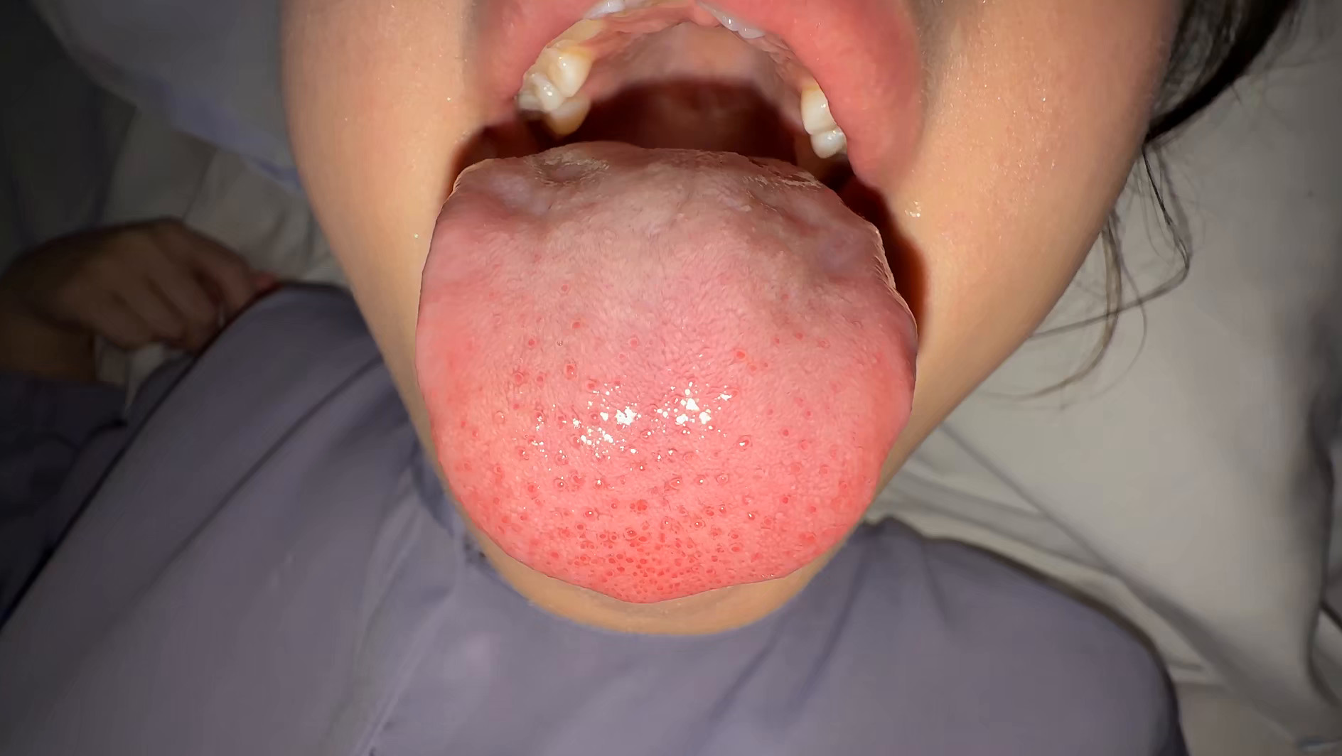 【個人撮影】谷田かりなのデカ舌ディープキス&ツバ鼻吸い 画像7