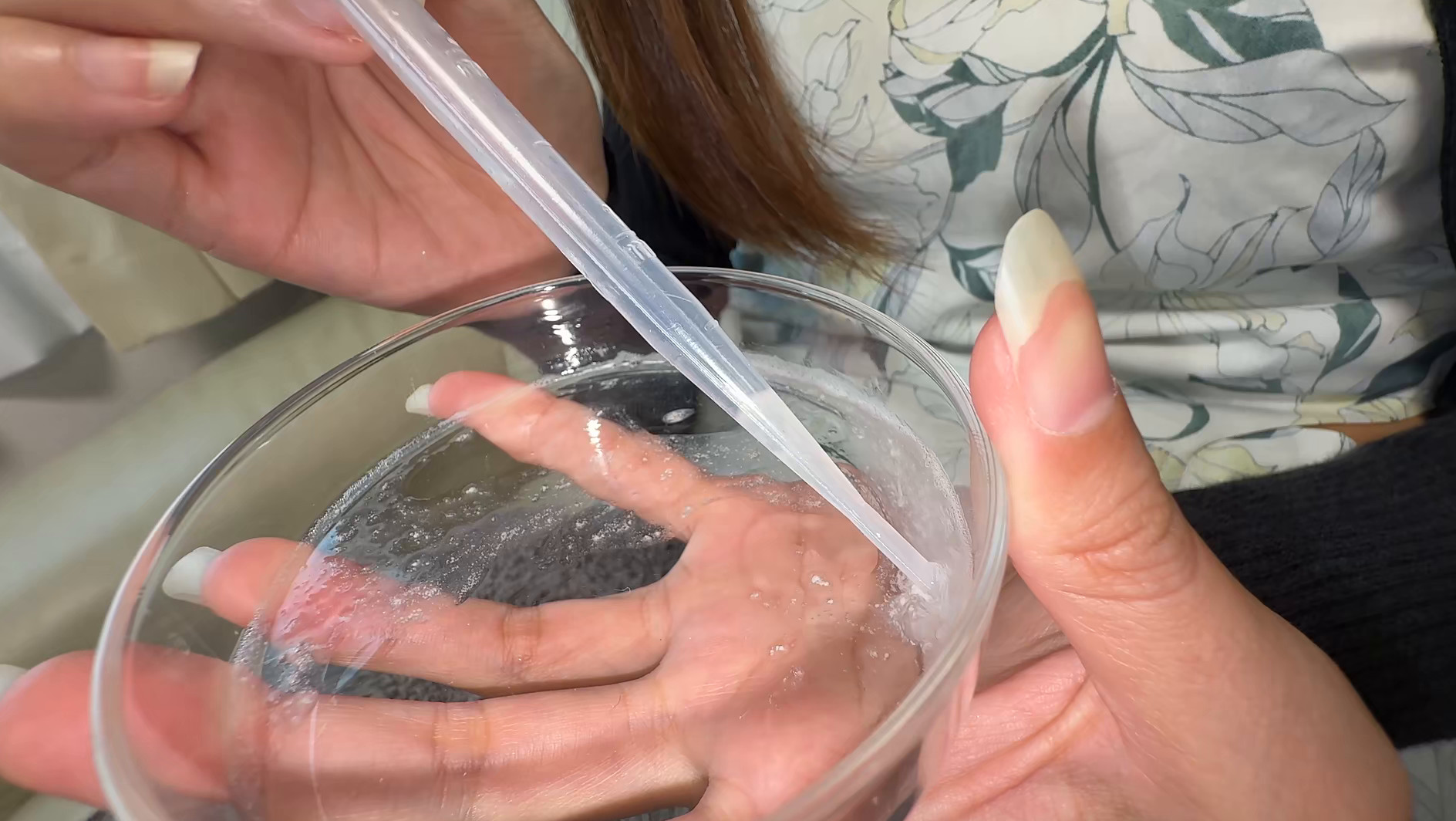 【個人撮影】旭メイサの舌ブラシで「汚舌苔」採取