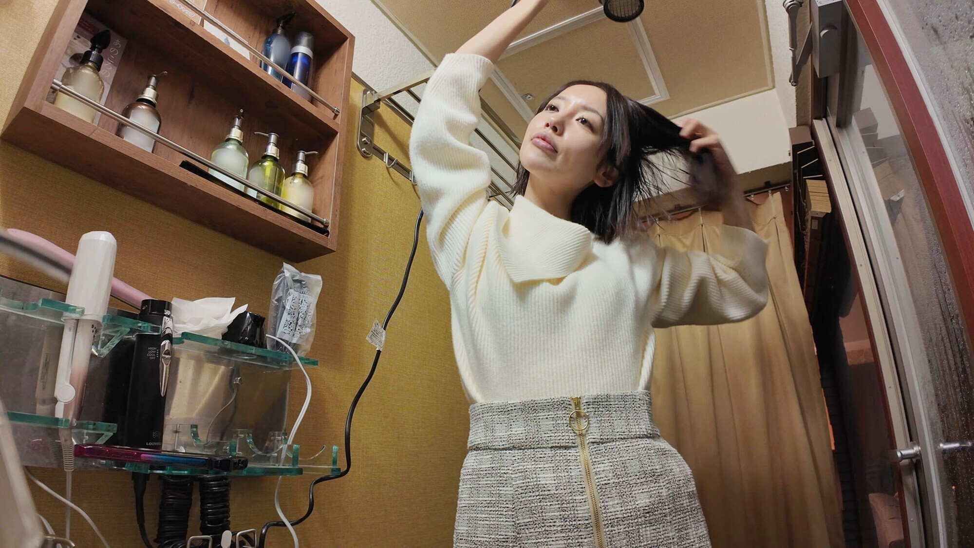 昔3-4回肉体関係を持った同僚の美咲かんなに3年ぶりに誘われて・・・1日限定の火遊び不倫デートで何度もゴックンと中出しをした 画像19