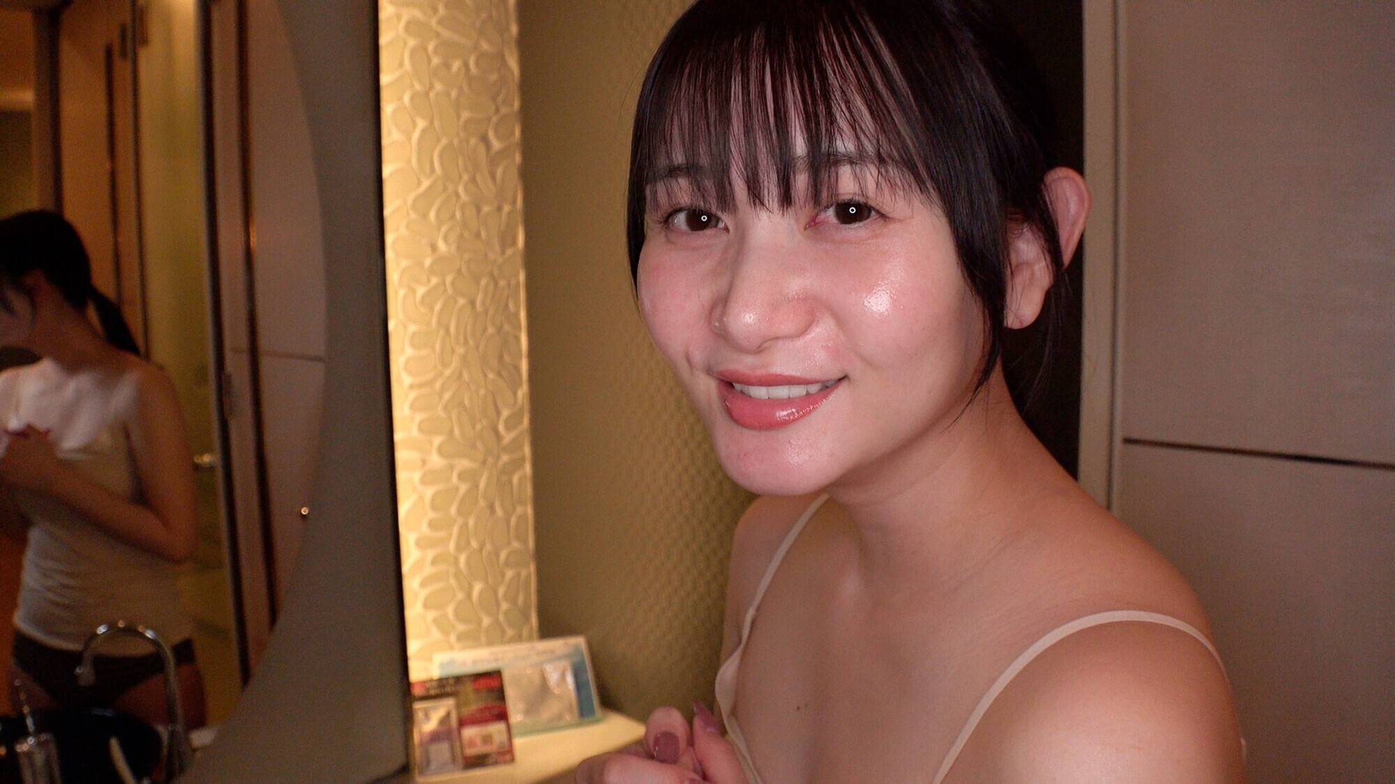 会社では大人しめな理系女子の静河さんにいきなりラブホデートに誘われ・・・初めからヤル気マンマンだったような小悪魔スマイルで何度も射精と中出しを求めてきた。 画像11