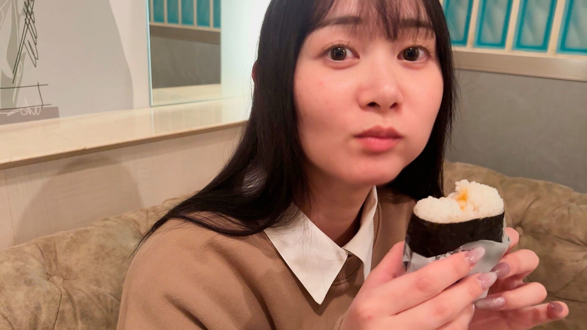 会社では大人しめな理系女子の静河さんにいきなりラブホデートに誘われ・・・初めからヤル気マンマンだったような小悪魔スマイルで何度も射精と中出しを求めてきた。 画像16