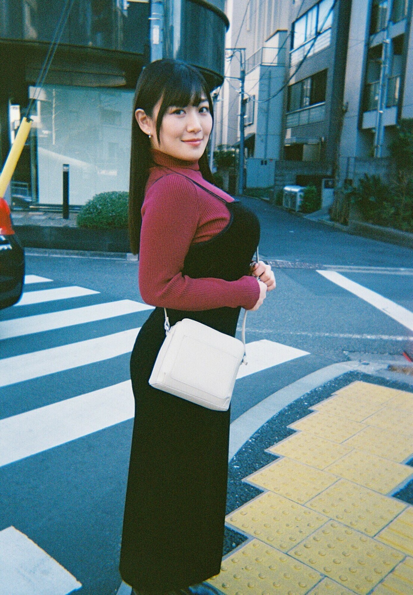 会社で噂の隠れ巨乳OL小梅えなに仕事相談でドライブデートを持ちかけられ・・・興味本位でラブホに入りパイズリをしたら火がついて1日限定“痴女モード”でドピュドピュ挟射不倫をした 画像2