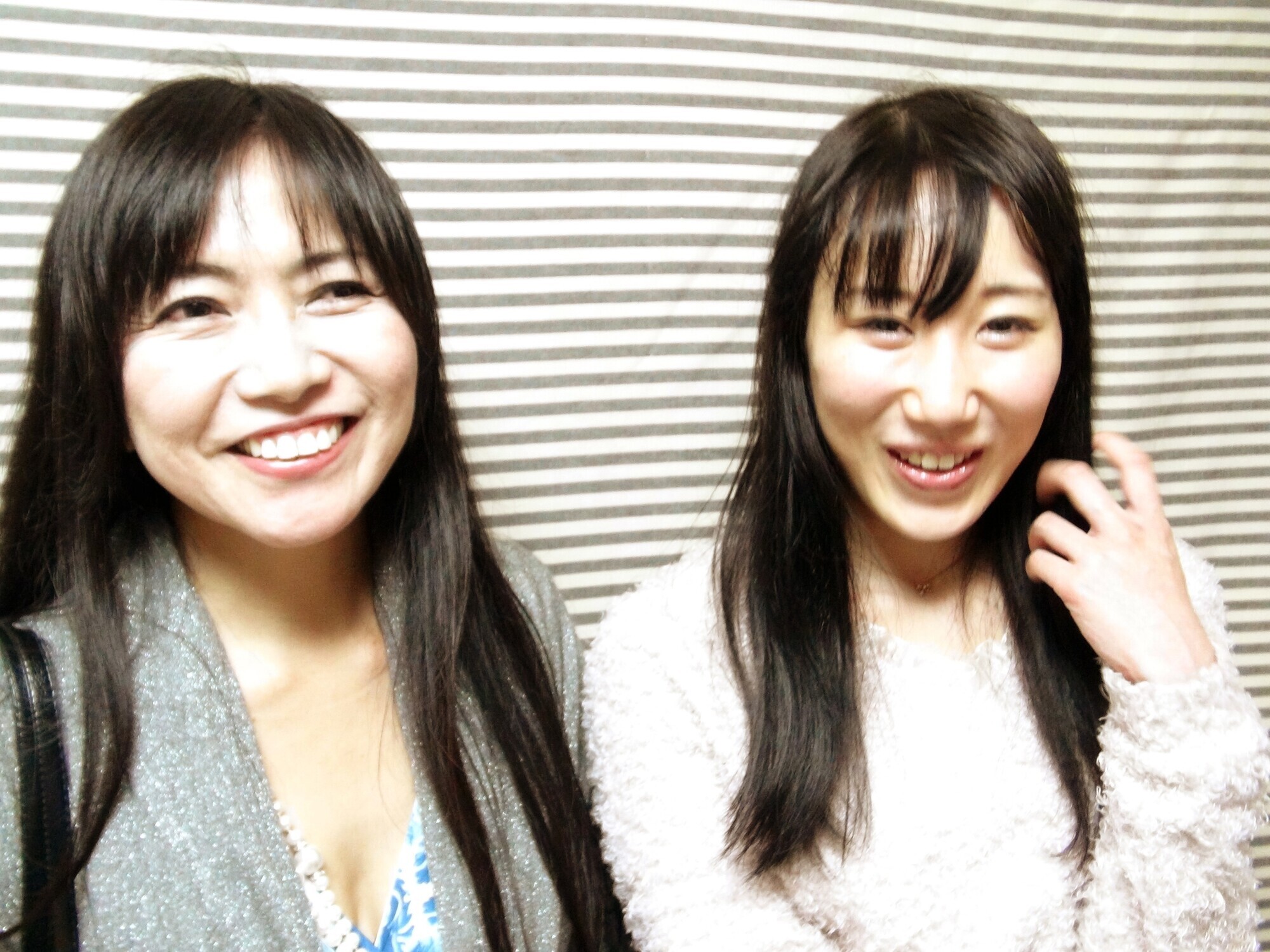 街で見つけた 姉妹のように仲の良い綺麗な母娘をナンパして大乱交！！「あなた許して」というもののイキまくる好き物親子10組240分！！ 画像18