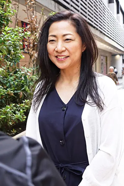 諸事情あってAV出演する飯塚さん52歳の場合「真面目に生きてきた人生で違った自分を見つけたい！」セックスレスで砂漠化したオマ○コのオアシス化作戦決行！『このままだと女を忘れてしまう』数年振りに開通したオマ○コはヤってもヤってもヤり足りないタフマンに豹変！憑依するハイパーどMモンスターおばさんはスパンキングで何度もイキまくる！