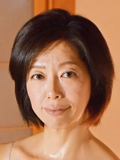 かえで〈54歳〉厚い唇