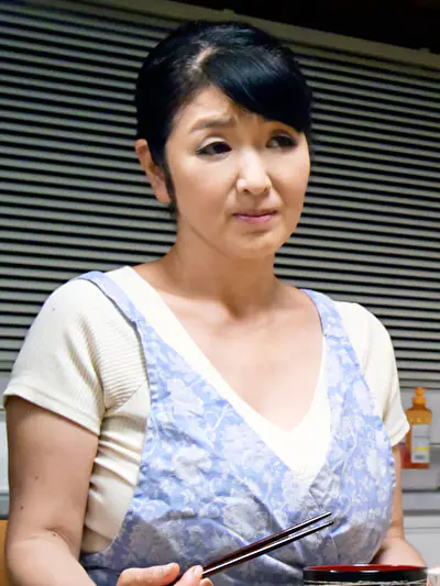 美都子（52歳）告白で振られた息子を慰めて･･･