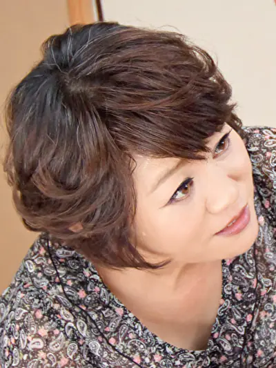 まき（51歳）息子のオナニーを手伝う母親