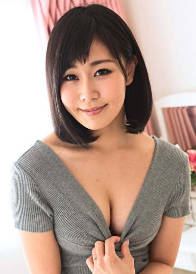 【】【三十路】セーラー服と熟女 ともか