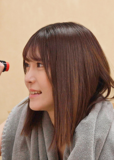 美少女ドジっ子隣人ス●●カーちゃん のぞき穴ベロキス大作戦！ 皆瀬あかり 水川潤