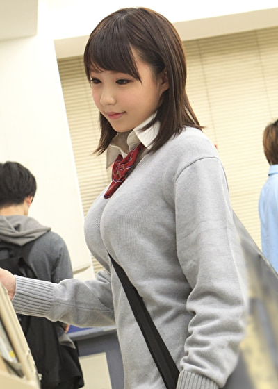 街で偶然見かけたパイスラ女子校生。「･･･こいつ、男の目線を意識してワザと胸を強調してるのか！？」無意識なのか、挑発しているのか、発育途中の胸に興奮した僕は･･･ 2
