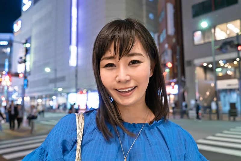 週末金曜の夜くらい人妻だってハメを外したいとナンパしたキュートな人妻さん！ あかりさん 35歳