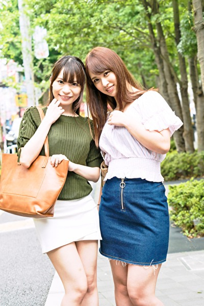 笑顔で3Pしちゃうママ友若妻 えま26歳＆いおり25歳