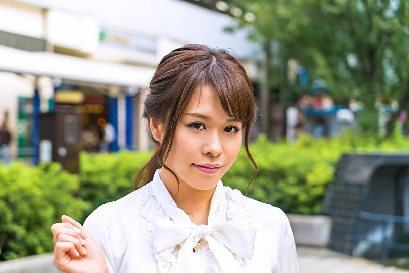 目元クッキリ上品若妻を車中姦！ れい28歳