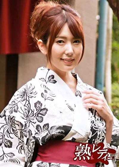 むっちり美乳の美人母と旅先性交