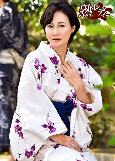 小さい乳輪の黒短髪の母と温泉旅先性交