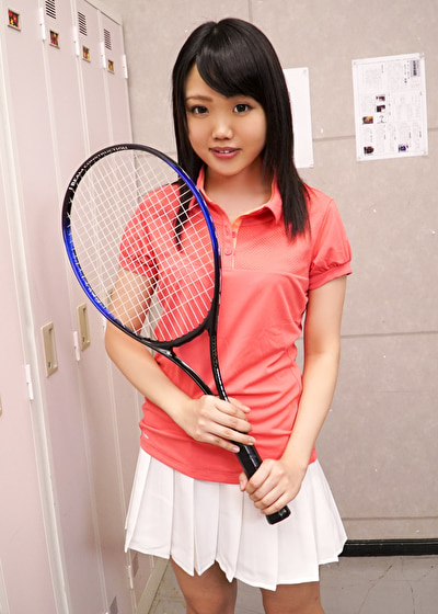 学業と芸能の両立に励むJKアイドルの淫らな学校性活 夏乃ひまわり