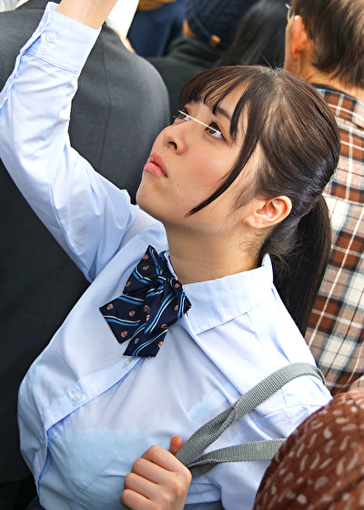 敏感（恥）巨乳痴漢2024 推定Hカップ／爆乳女子○生