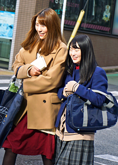 侵入者から娘を守るためアナルを差し出す母 なのになのに･･･娘も巻き込み最悪のケツ穴ガン開き親子4P