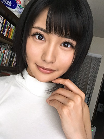 モエさん 20歳 公務員