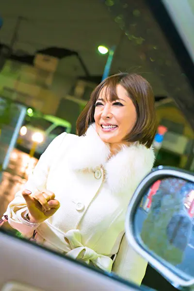 セレブ熟女のケツの穴にチ○ポをぶち込む！かずみさん 56歳