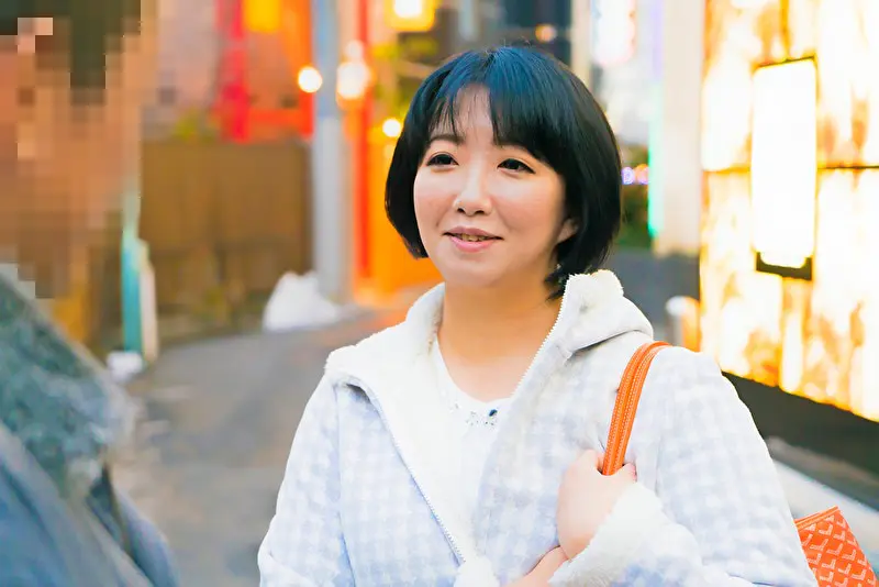 おばちゃんをお世辞で舞い上がらせアナルにチ○ポをぶち込む！かな子さん 51歳