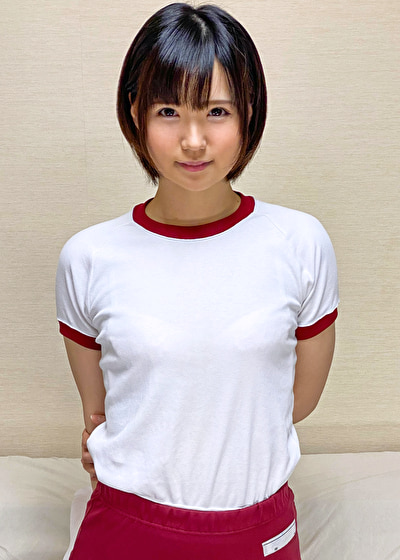 むちむちデカ尻 神ブルマ 水沢つぐみ ロリ美少女やぽっちゃり娘にピチピチブルマ＆体操着を着せ、ハミパン、ムレムレワレメを毛穴まで見えるほどの超ドアップ接写！さらに尻コキ、着衣お漏らし放尿やブルマぶっかけ、生中出し等ブルマ好きに送る完全着衣フェチAV