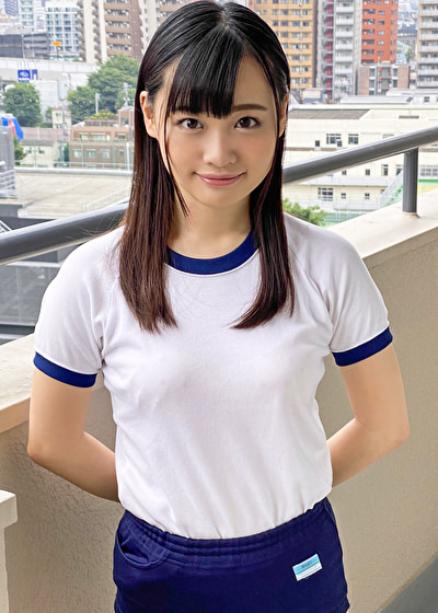 むちむちデカ尻 神ブルマ 花音うらら ロリ美少女やぽっちゃり娘にピチピチブルマ＆体操着を着せ、ハミパン、ムレムレワレメを毛穴まで見えるほどの超ドアップ接写！さらに尻コキ、着衣お漏らし放尿やブルマぶっかけ、生中出し等ブルマ好きに送る完全着衣フェチAV