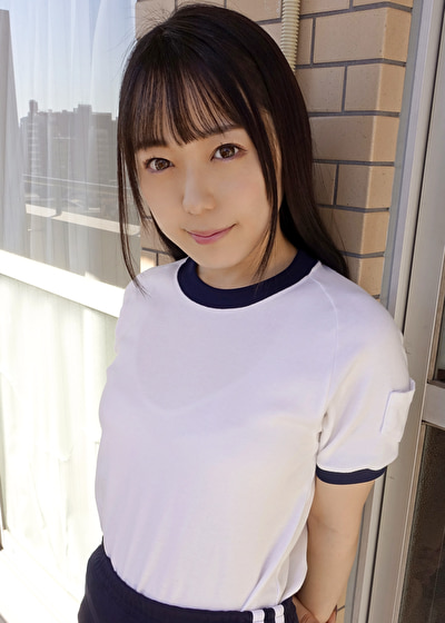 高瀬りな むちむち美尻 神ブルマ ロリ美少女やぽっちゃり娘らにピチピチブルマ＆体操着を着せ、ハミパン、ムレムレワレメを毛穴まで見えるほどの超ドアップ接写！さらに尻コキ、着衣お漏らし放尿やブルマぶっかけ等ブルマ好きに送る完全着衣フェチAV