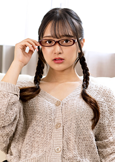 根暗な姉貴は俺のチ○ポに興味津々！？ 花守夏歩