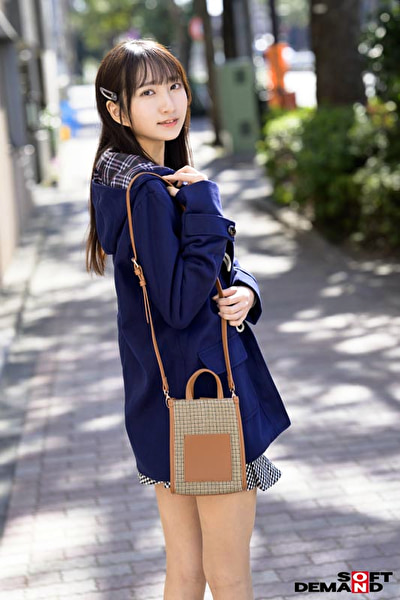 家庭的で世話好きなちっぱいスレンダー美少女が絶倫チ〇ポ達の家にご訪問致します。有り余った性欲を母性で受け止めて精子が空っぽになるまでひたすら笑顔でご奉仕ヌキしてくれる 18歳母性本能 皆川らん