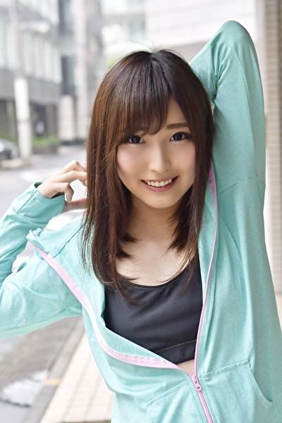 雨宿りしていたランニング中の極上OLさんをナンパ！