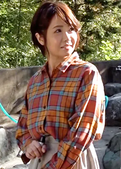 シーズンオフのキャンプ場で3人の輩たちに組み敷かれ潮吹き快楽に溺れる美熟女の孕ませ性交･･･