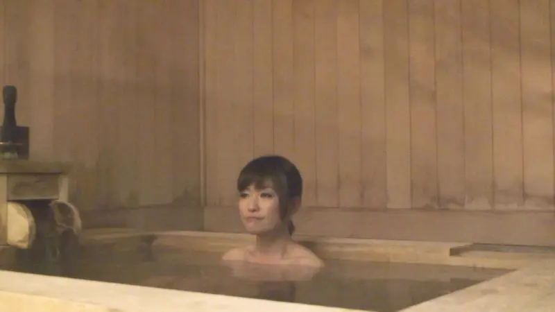 夜道で釣れたのは色白スレンダーの極上美魔女！ねっとりとした一夜限りの情事。