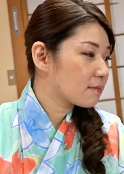 浴衣姿が色っぽい五十路の母は愚息の思いを受け入れる覚悟を決め見つめあう･･･女の悦びを感じ快楽に溺れる禁断の欲情交尾！