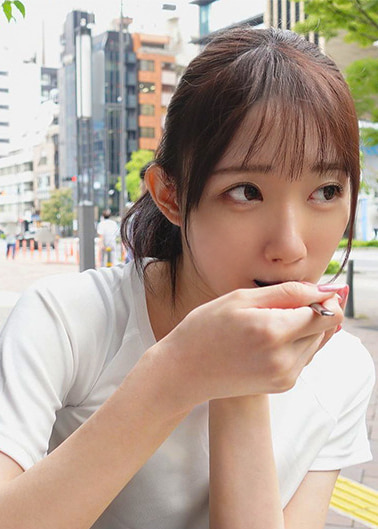 【細身のちっぱいJ○未成熟マ○コにおじさんチ○ポでガン突き！！】好きな人の前ではあんまり素直になれない『ゆめちゃん』。だけどおじさんテクで心も身体も素直にさせられちゃう...部活終わりの汗で湿ったマ〇コを舐めまわし窓際で真昼間から見せつけSEX！！一発じゃ物足りないから制服に着替えさせ華奢な身体が壊れるくらいにガン突き＆濃厚精子をお口にぶっかけw【親子ほど年の離れたJ○とおじさんのカップル】