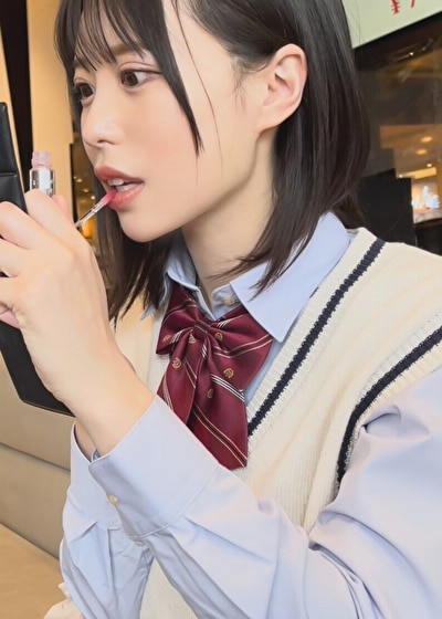 ゆい（18）／求愛行動が激しいパイパンスレンダーJ〇【一限目】ホテインからのイチャラブ！制服姿のまま中出しドピュっ！【二限目】一緒にお風呂からの全裸で騎乗位上下ピストンで悶絶＆中出し