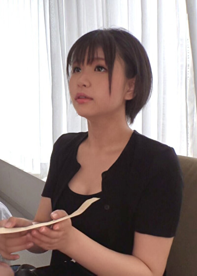 Hカップの真面目な生徒会長！溢れる潮吹きがとまらない高身長J〇に中出し＋2回戦したのにたったの3万円！www