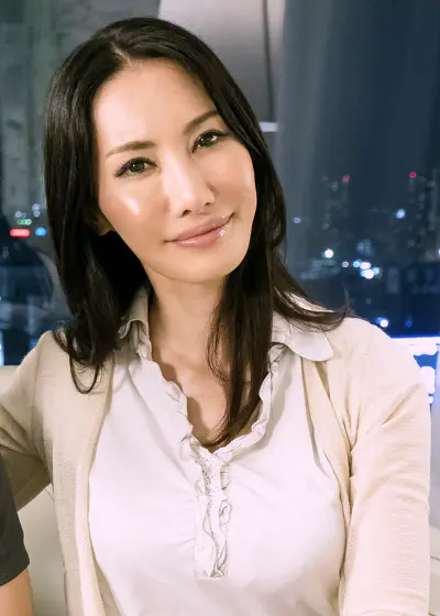 自慢の母親に純粋に恋する息子が迫る近親○姦生中出し